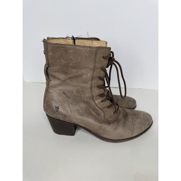 Frye Women’s Size 8 Lace Up Courtney Combat Gray Taupe Boot Block Heels Grunge - Picture 1 of 12